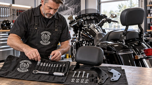 Night Wardens editorial scene illustrating motorcycle backrest compatibility, hardware and safe installation: featured.