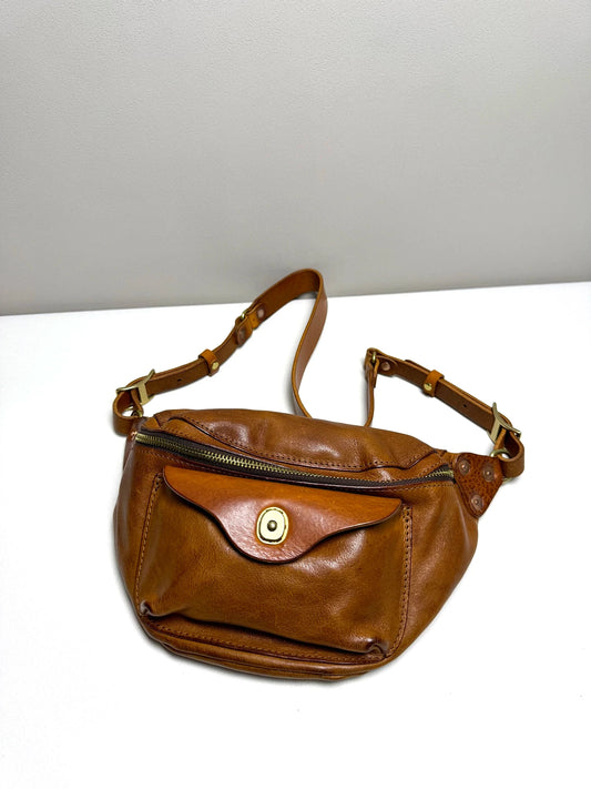 vegetable-tanned leather chest crossbody bag 2