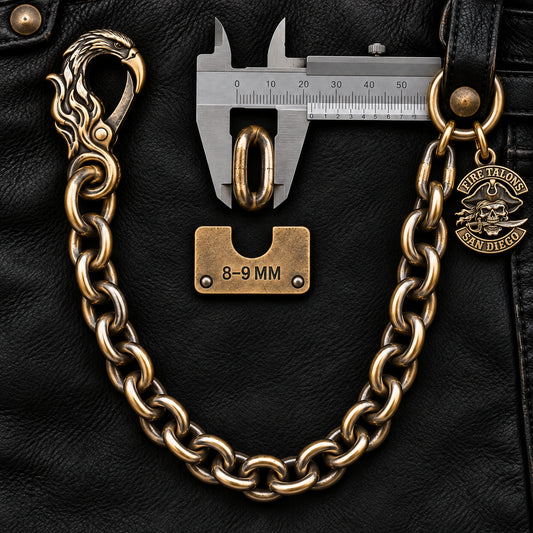 Custom motorcycle club 8–9 mm classic width shown as a physically plausible measured classic chain and proportional hardware.