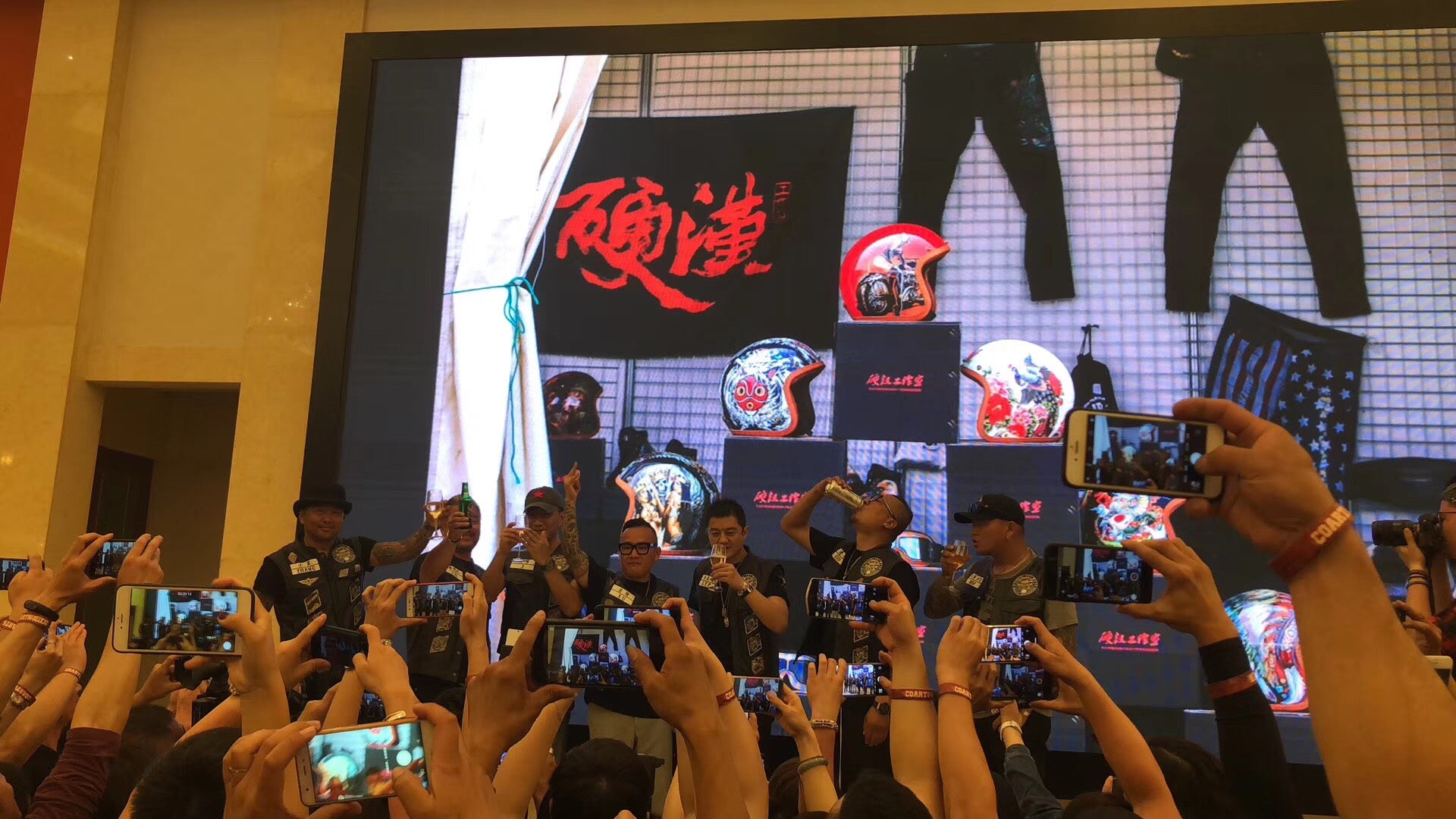 The Ultimate Guide to Carbon Fiber Motorcycle Helmets: A Must-Have for Motorcycle Club Members