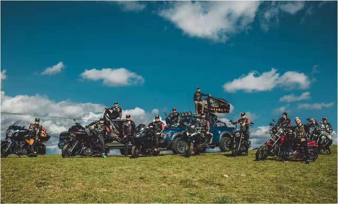 Motorcycle Hoodie vs. Traditional Riding Jacket: Choosing the Right Gear for Motorcycle Club Members