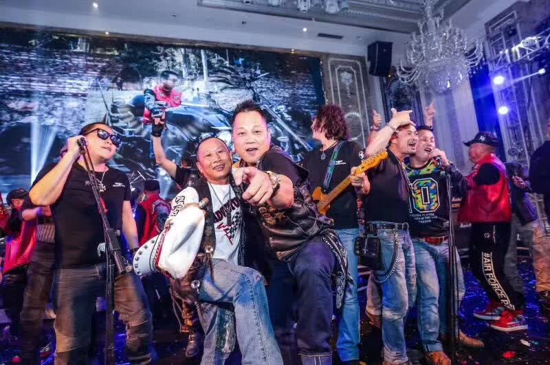 Uniting in Style: How Motorcycle Clubs Identify Each Other in Public