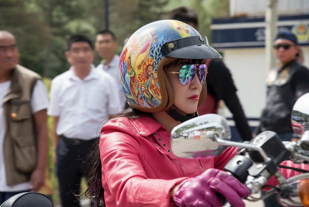 Pioneering Women in Motorcycling: Breaking Barriers and Joining Motorcycle Clubs