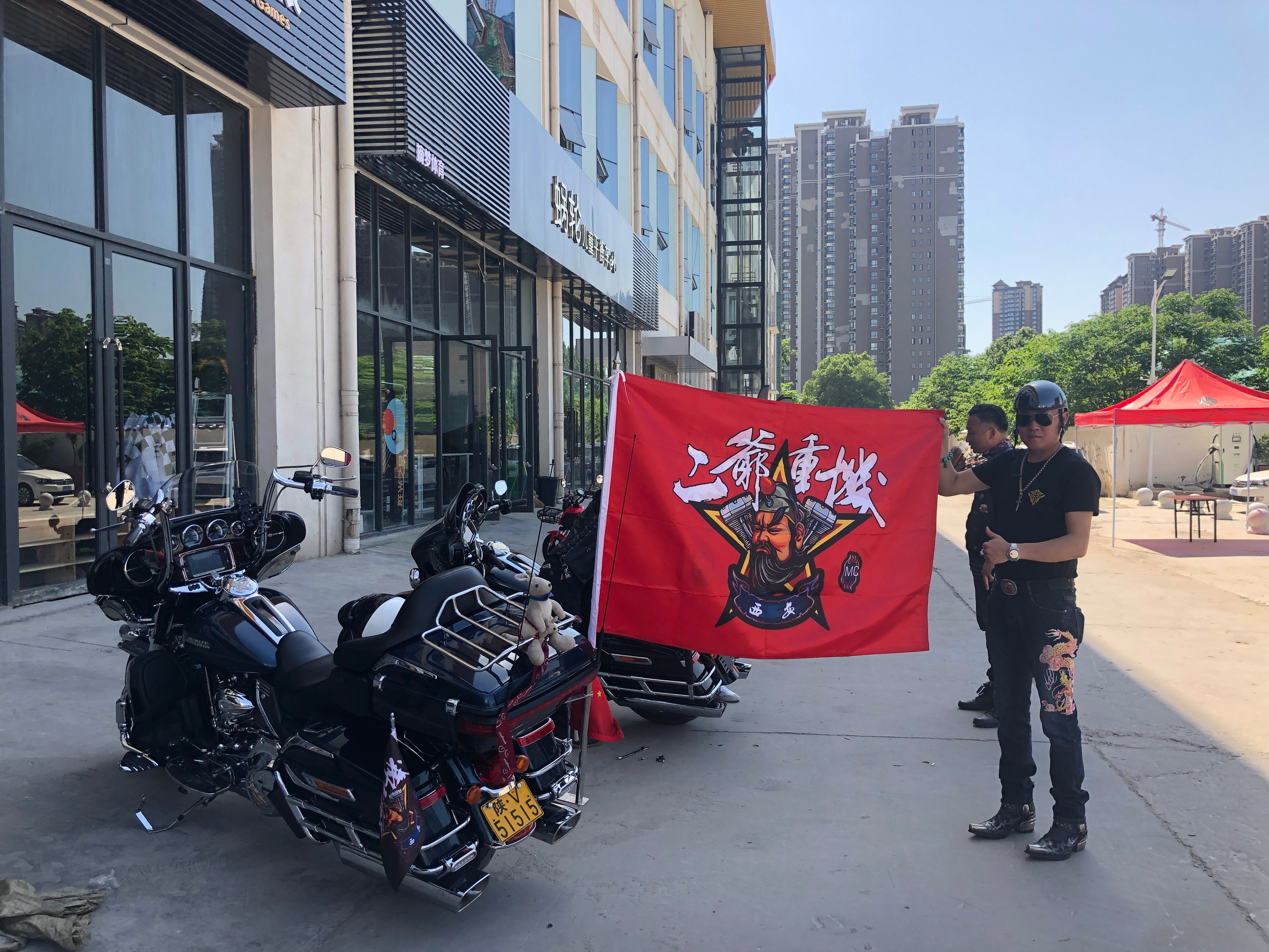 How to Design Custom Motorcycle Club Dinnerware: A Step-by-Step Guide