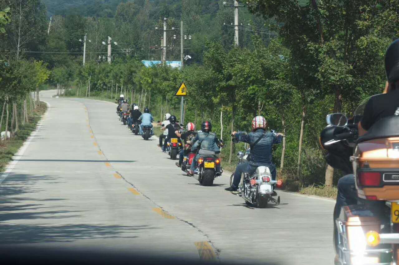 Stay Cool and Safe: Essential Summer Motorcycle Gear Tips for Club Members