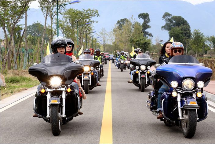 The Complete Guide to Motorcycle Riding: Gear, Safety, and Comfort Tips