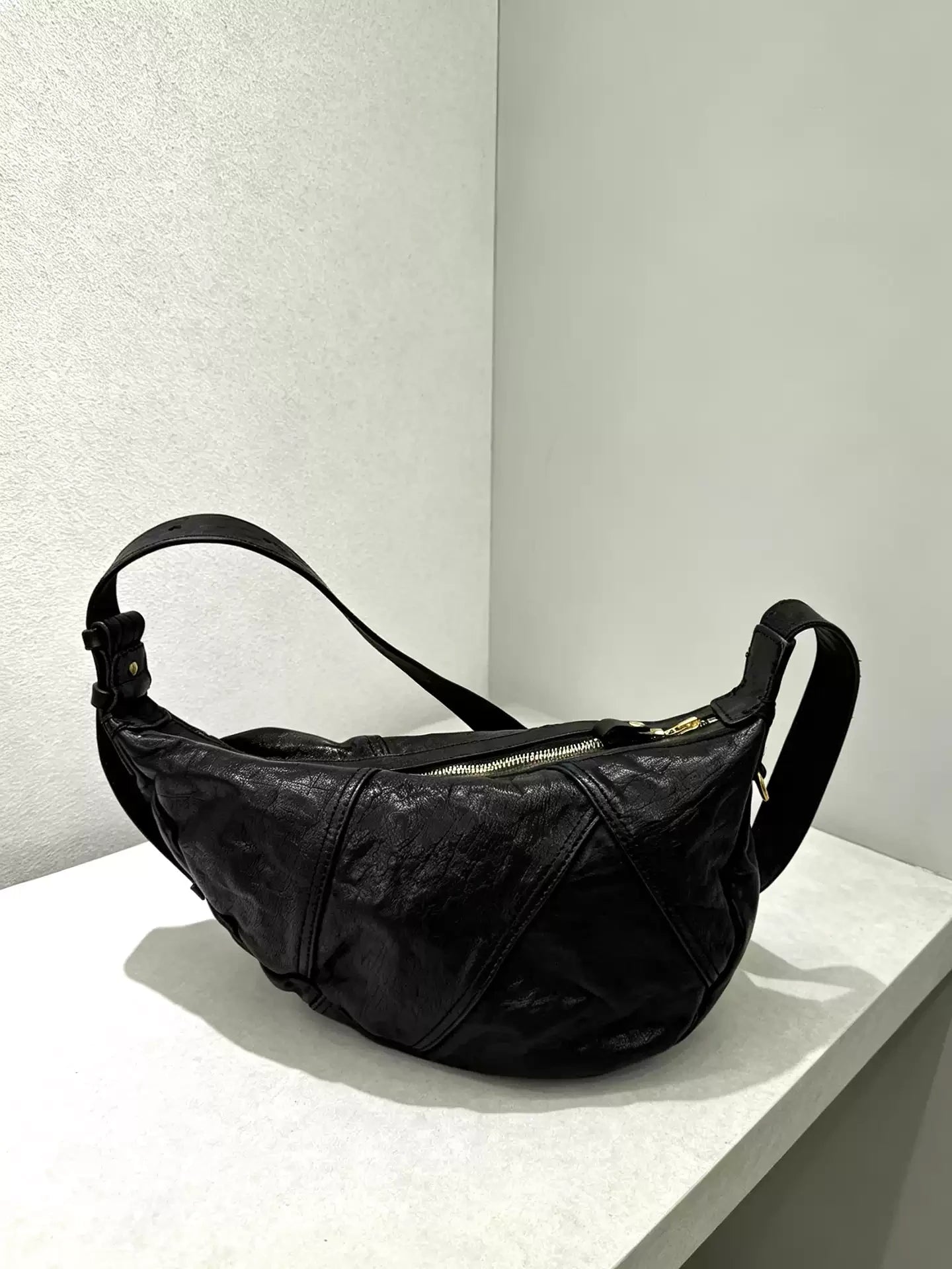 asymmetric vegetable-tanned horsehide bag 1