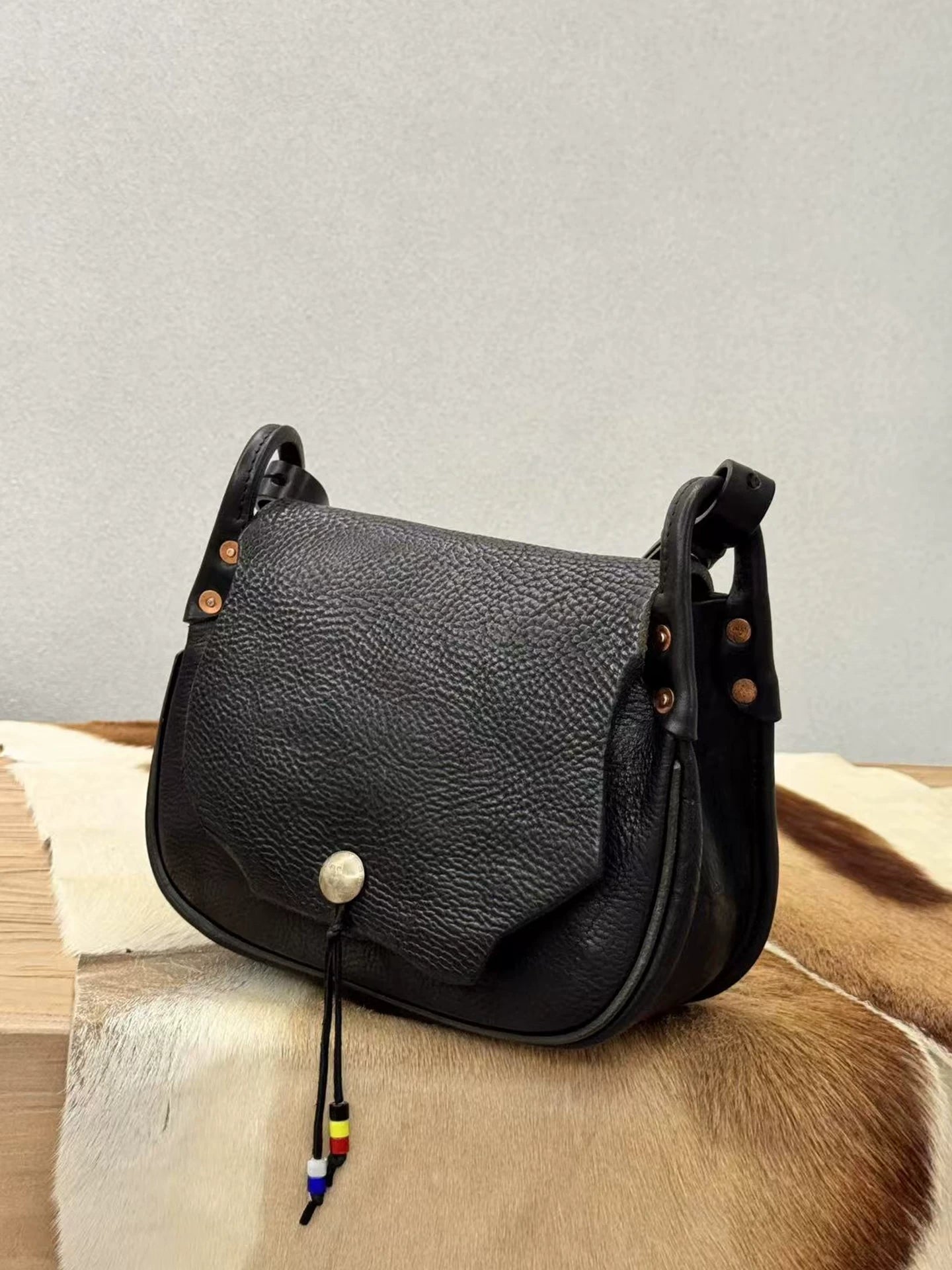 handcrafted italian vegetable-tanned bison leather messenger bag 2