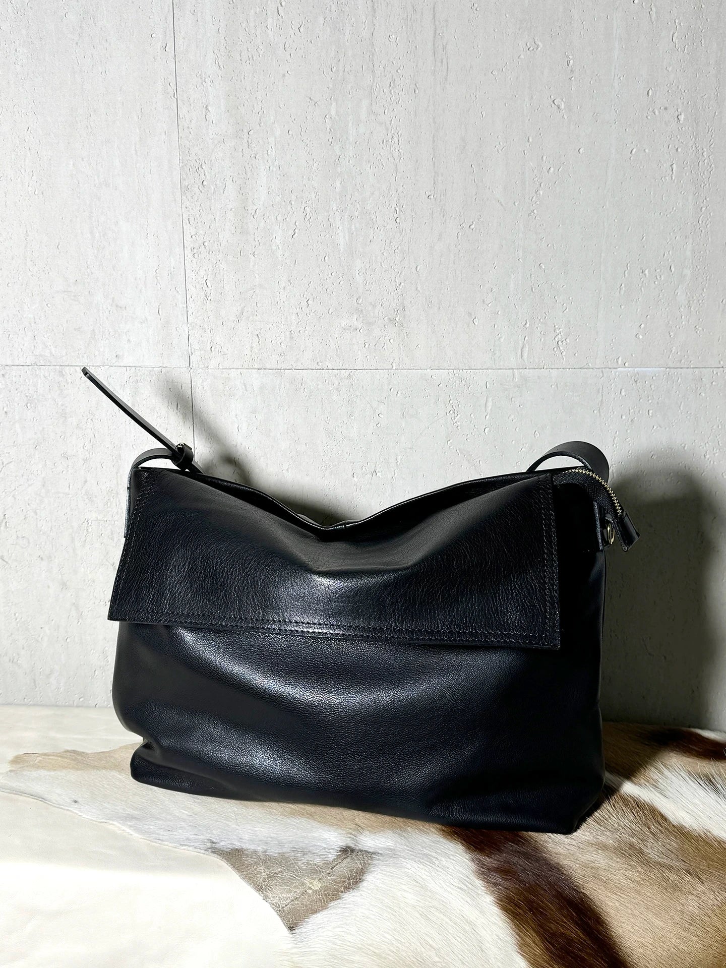 large black top-grain leather shoulder tote bag 2