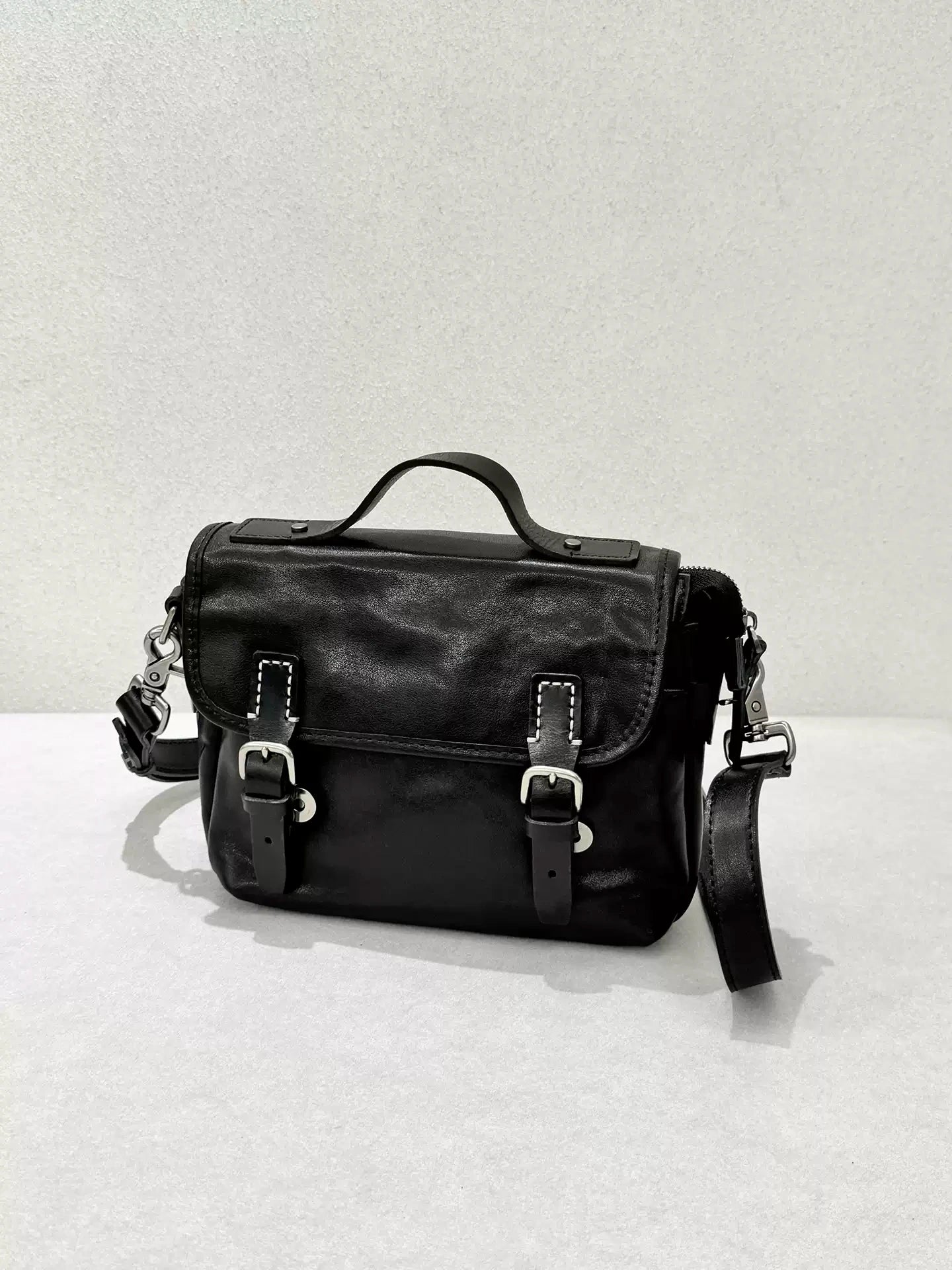 vegetable-tanned leather messenger bag 3