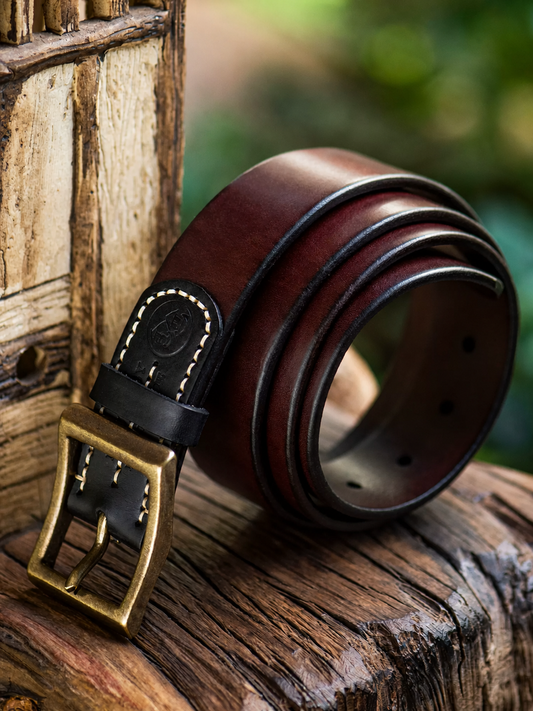Burgundy Minimalist Full-Grain Leather Biker Belt with Brass Buckle – Complete burgundy minimalist belt