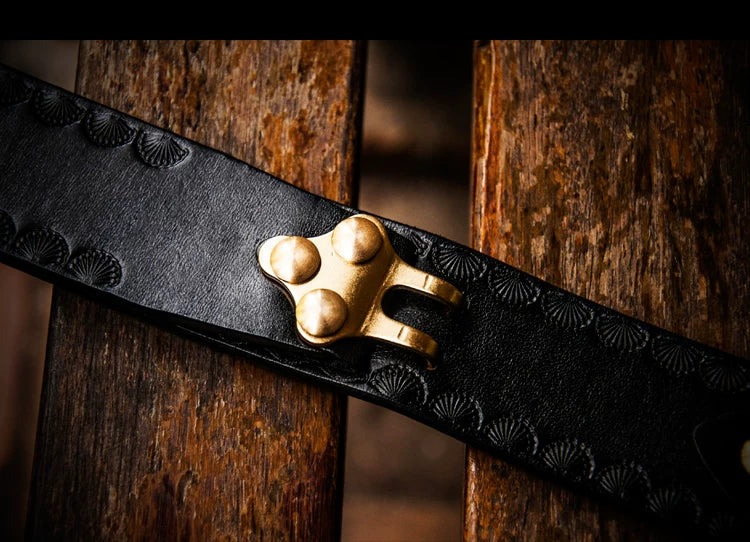 Cavalry Hook Brass Buckle Full-Grain Leather Biker Belt – Hand-finished construction detail