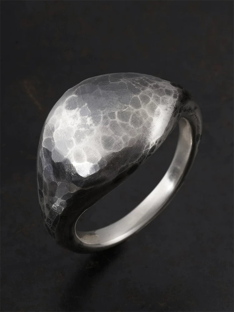 hammered oval signet 925 sterling silver biker ring — side view