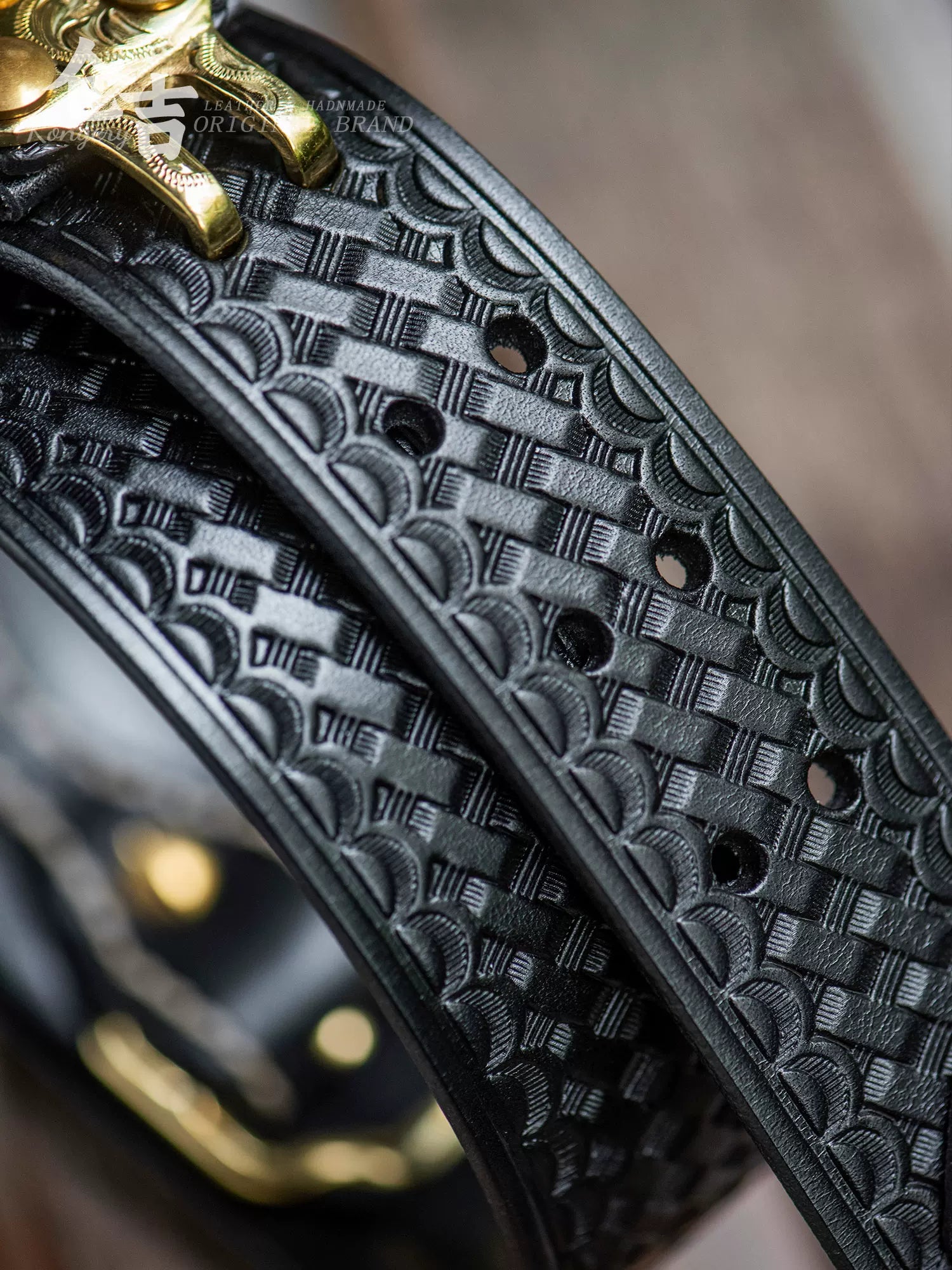 Hand-Carved Cavalry Brass Buckle Full-Grain Leather Biker Belt – Brass buckle close-up