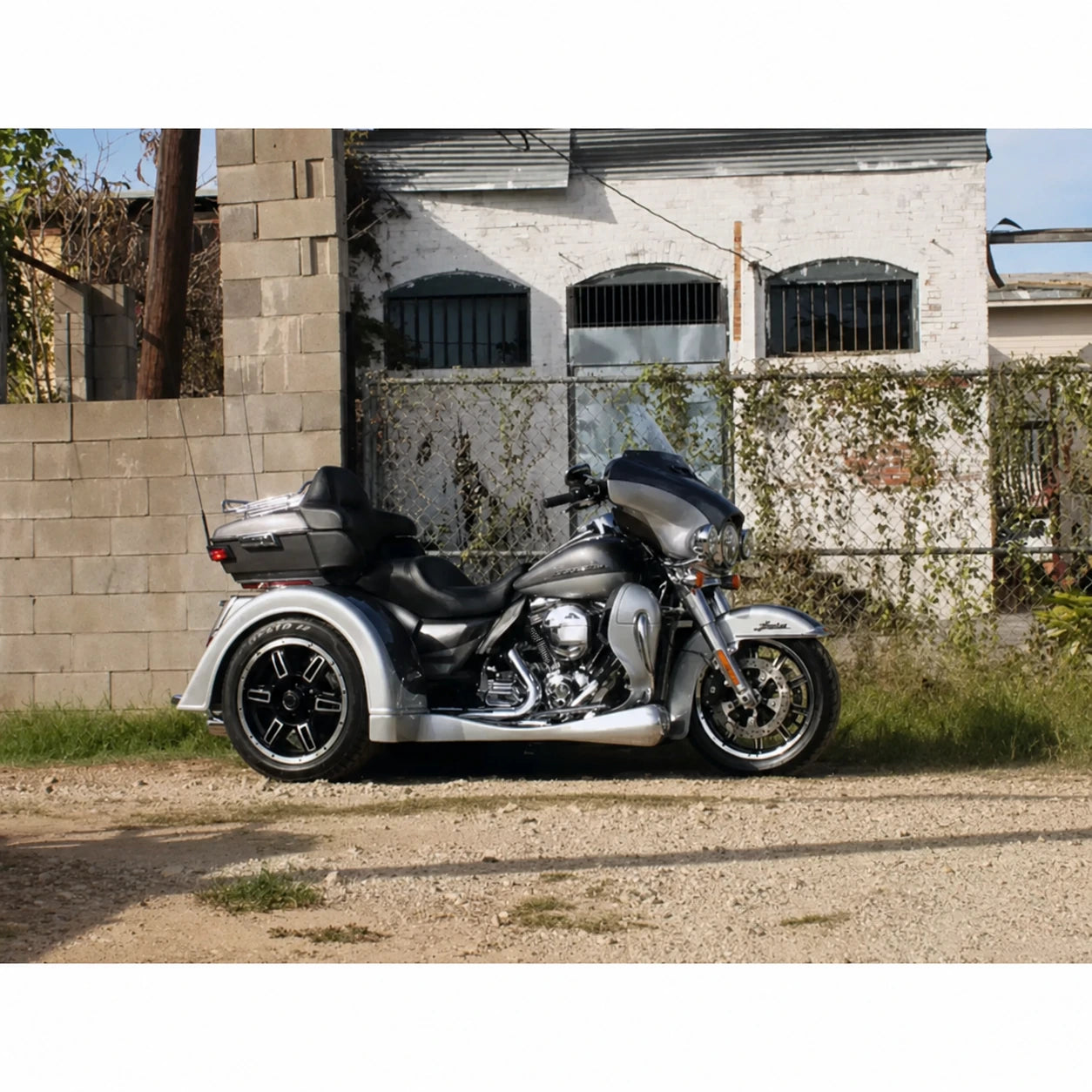 Side view of Harley trike showing full-length lower body panels