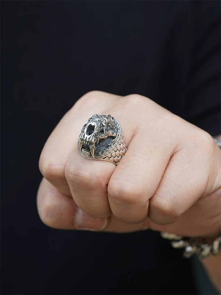 Heavyweight men's biker ring with scale-textured shoulders