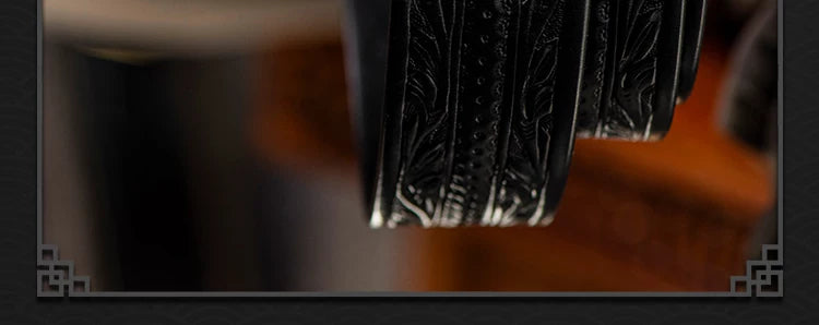 Tang Arabesque Vintage Full-Grain Leather Biker Belt with Brass Buckle – Vintage finish detail