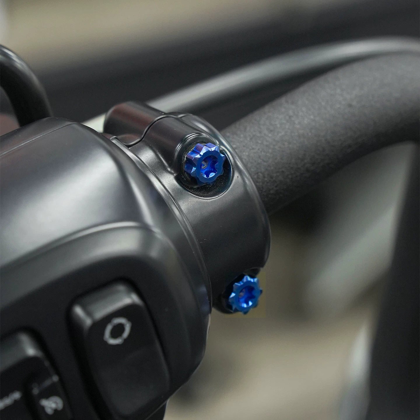 Blue titanium handlebar clamp bolts installed