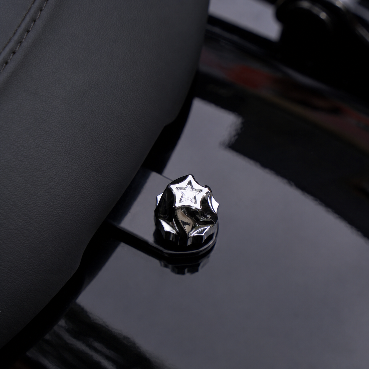 Harley rear seat quick-release screw product image 3
