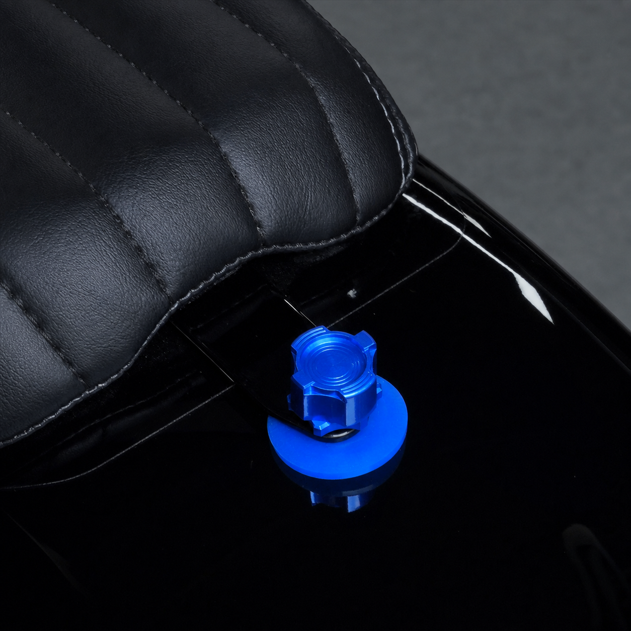 Harley rear seat quick-release screw product image 4