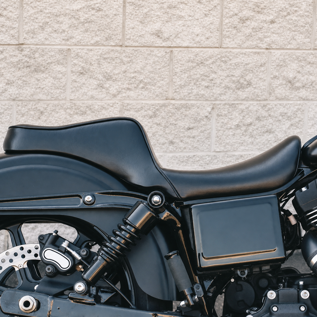 Smooth two-up seat side view