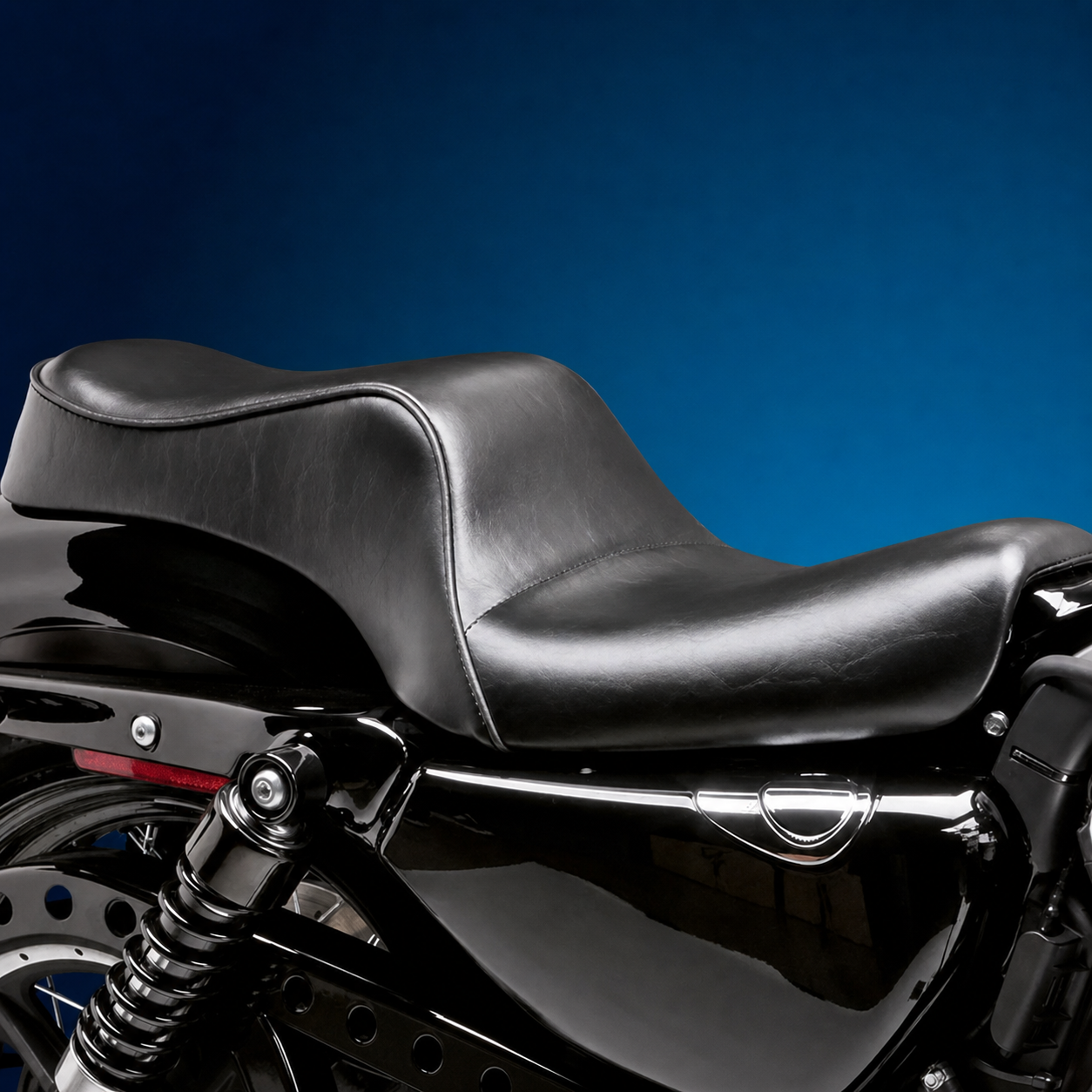 Smooth black two-up seat on motorcycle