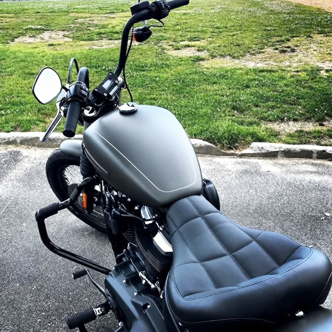 Street Bob front seat viewed from above