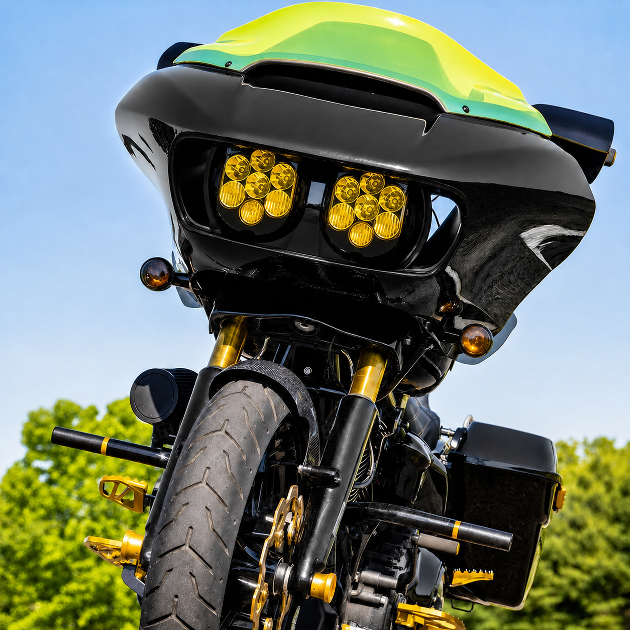 Dual amber headlight and green windshield detail