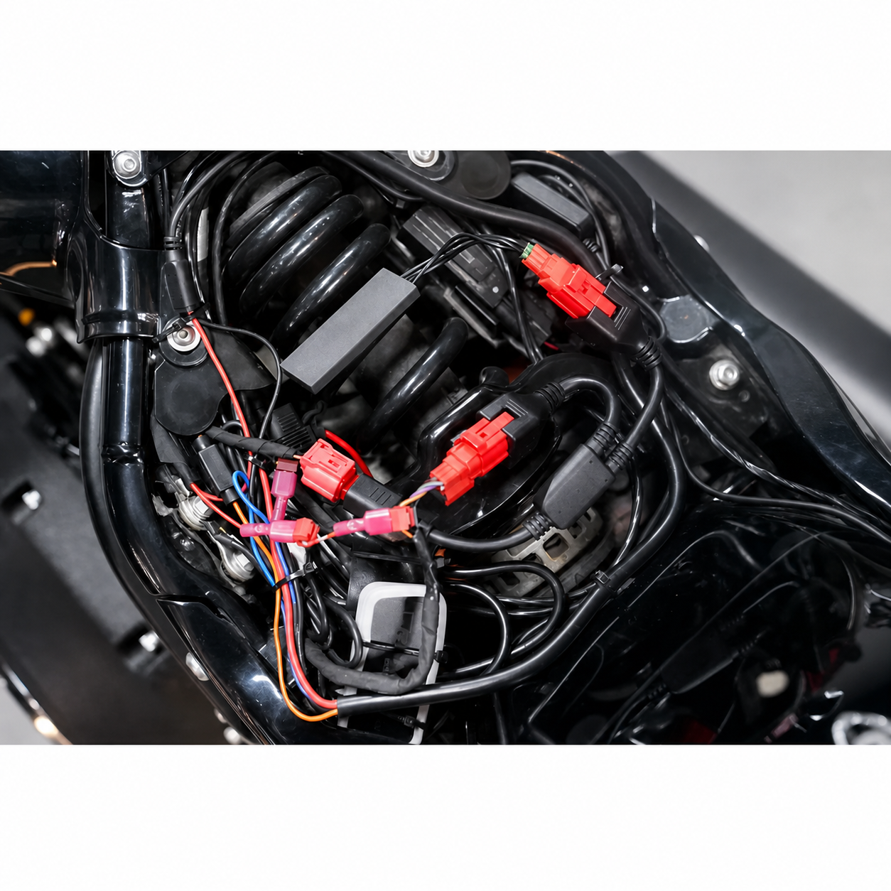 Installed mini computer and splitter harness under seat